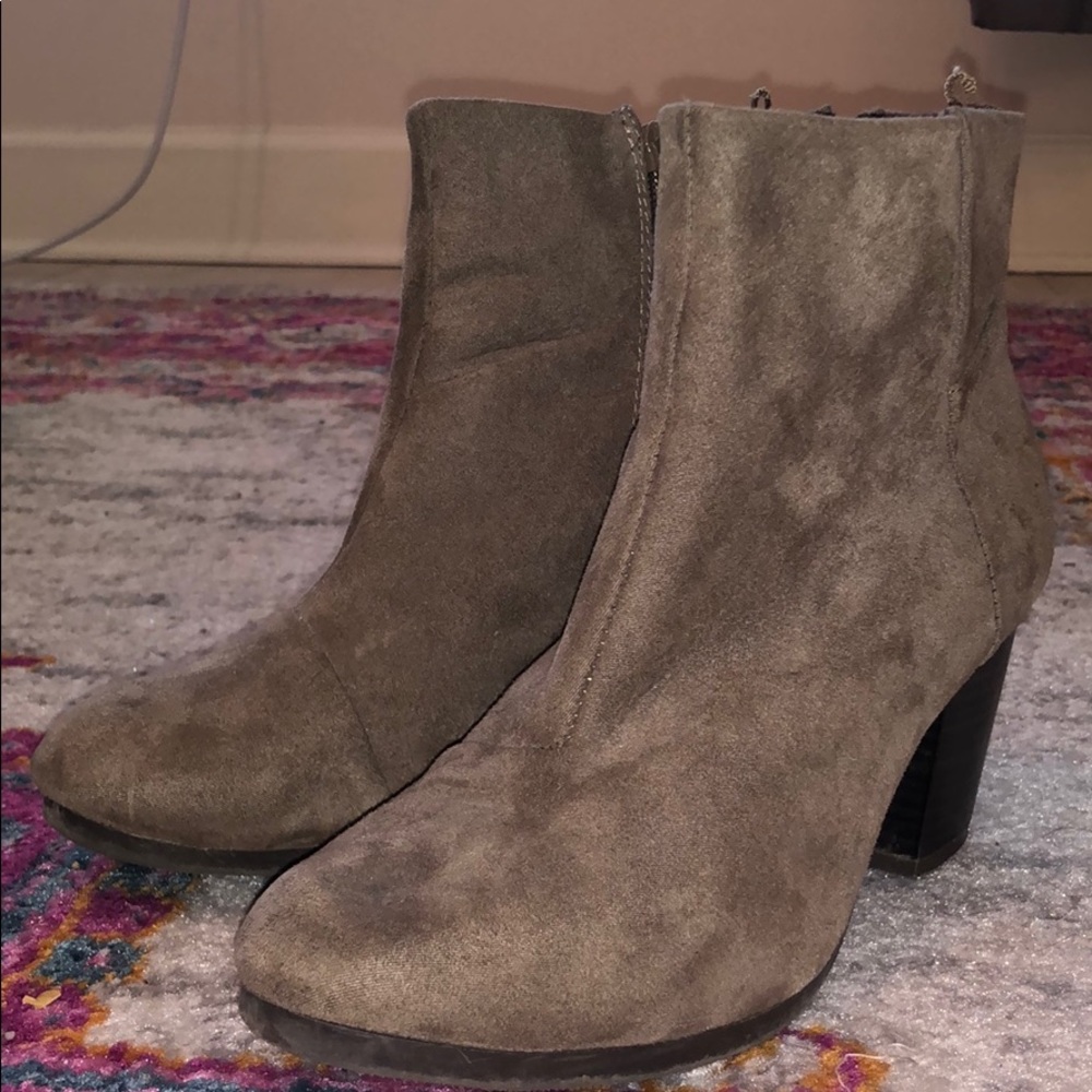 booties - Picture 2 of 3